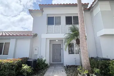 20844 NW 2nd St, Pembroke Pines: photo 1 of 29