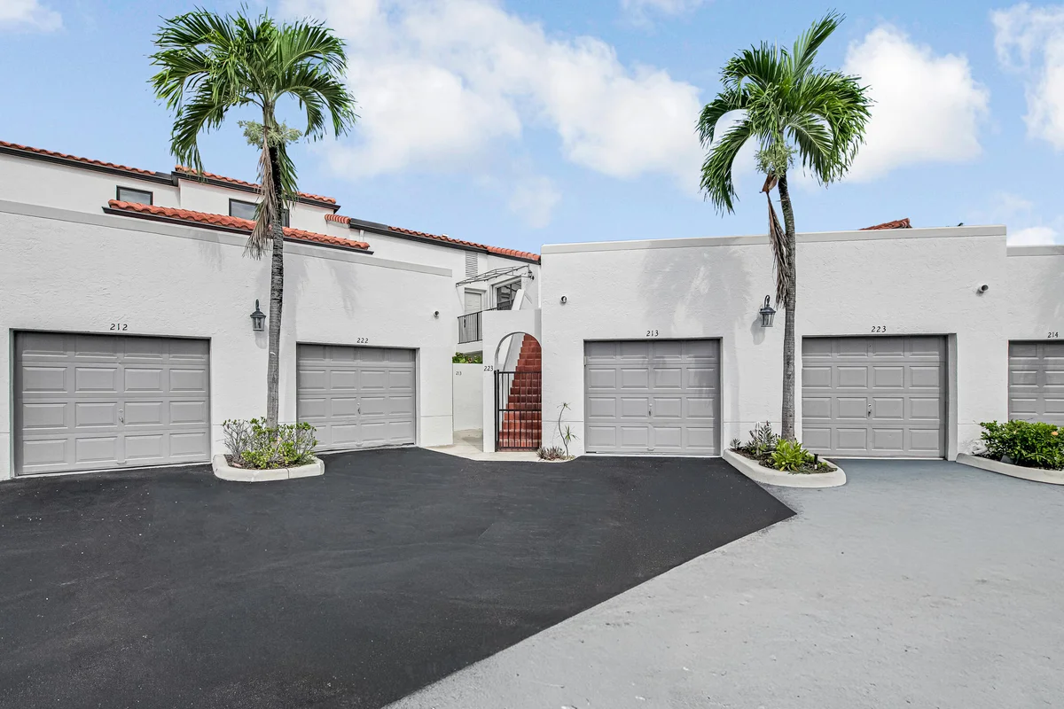 6670 Villa Sonrisa Dr #213, Boca Raton: photo 1 of 50