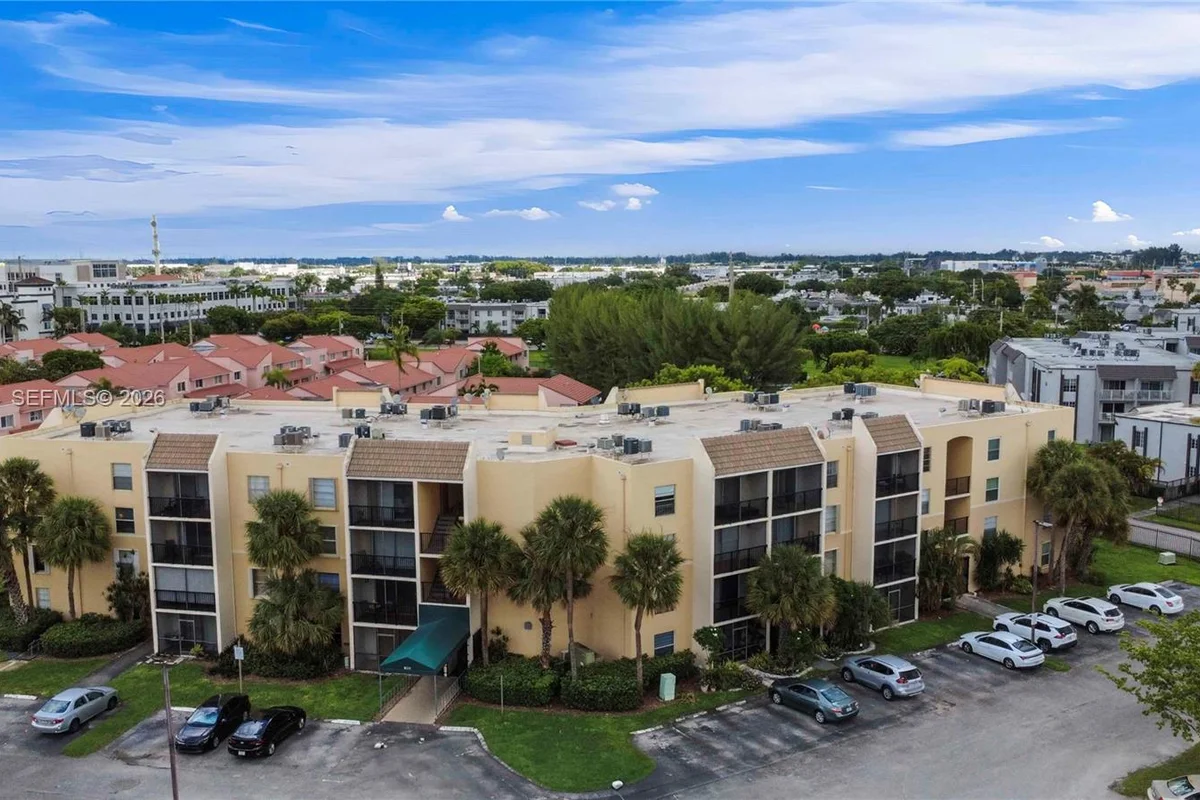 8005 Lake Dr #410, Doral: photo 1 of 21