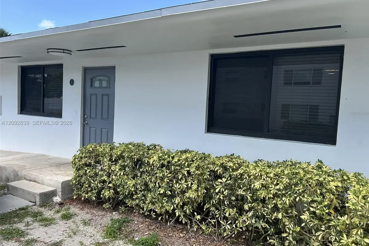 1590 NE 118th St #1, Miami: photo 1 of 10