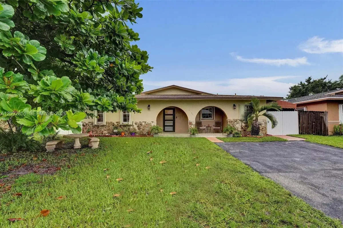 4620 SW 43rd Ter, Dania Beach: photo 1 of 42