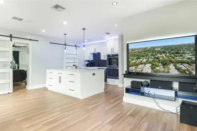 817 NW 17th St, Fort Lauderdale: photo 1 of 42