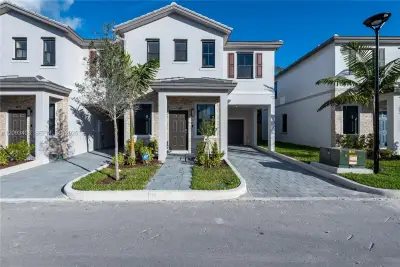 1601 SW 28th St, Fort Lauderdale: photo 1 of 18