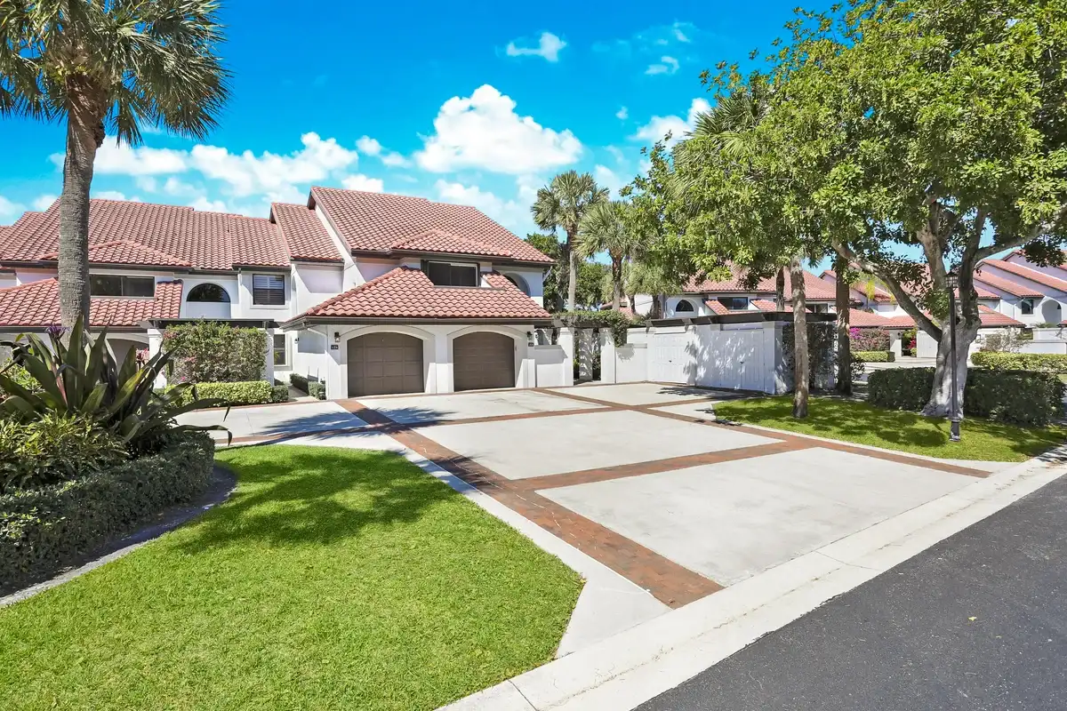 16671 Traders Crossing N #121, Jupiter: photo 1 of 12