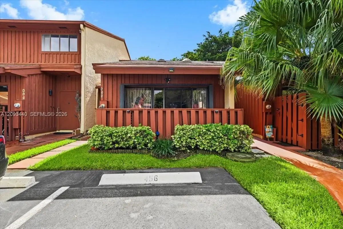 458 SE 11th Ter, Dania Beach: photo 1 of 10