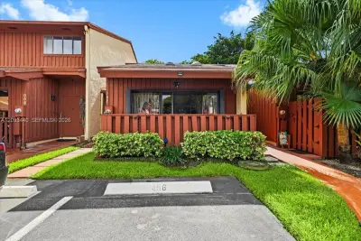 458 SE 11th Ter, Dania Beach: photo 1 of 10