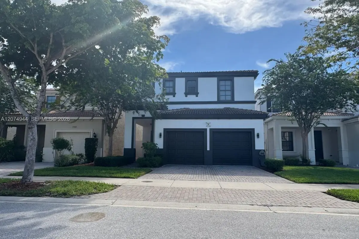 19301 NE 8th Ct, Miami: photo 1 of 40