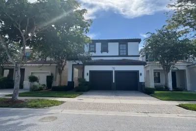 19301 NE 8th Ct, Miami: photo 1 of 40
