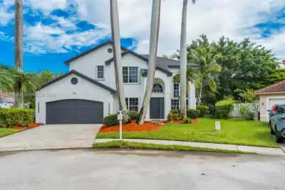 743 NW 174th Ter, Pembroke Pines: photo 1 of 38