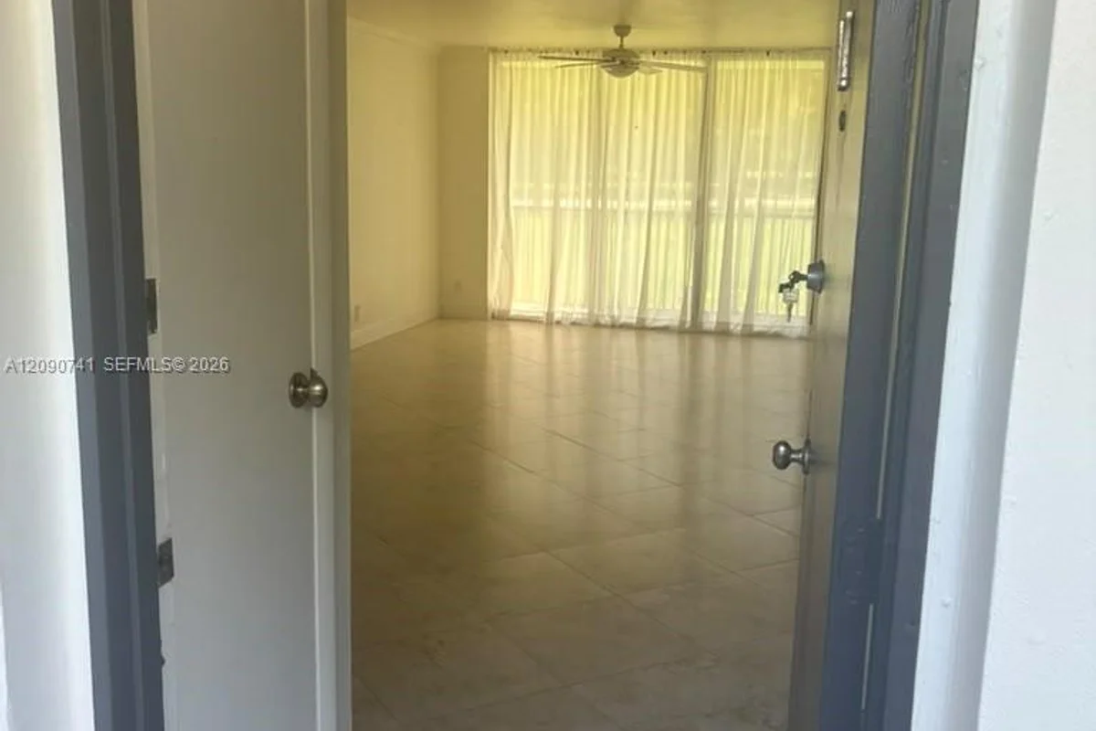 3101 N Country Club Dr #107, Aventura: photo 1 of 25