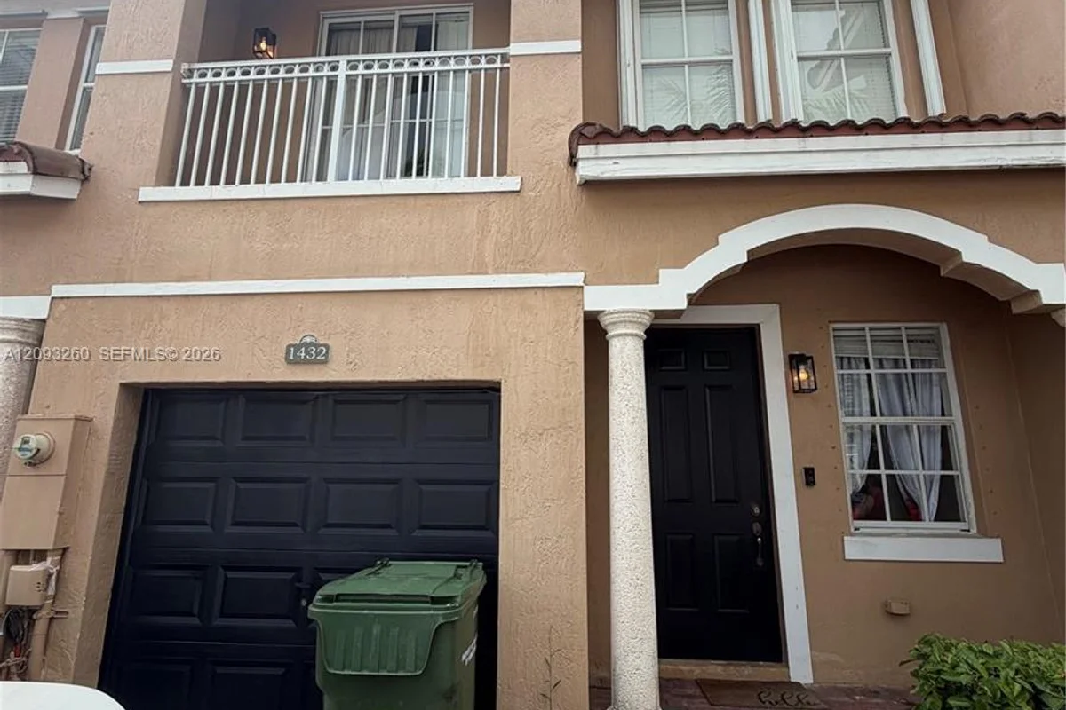 1432 SE 25th Ave, Homestead: photo 1 of 22