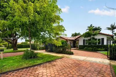13310 NW 8th St, Miami: photo 1 of 49