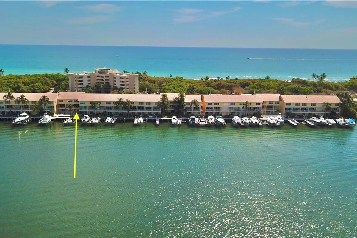 4230 N Ocean Dr, Hollywood: photo 1 of 40