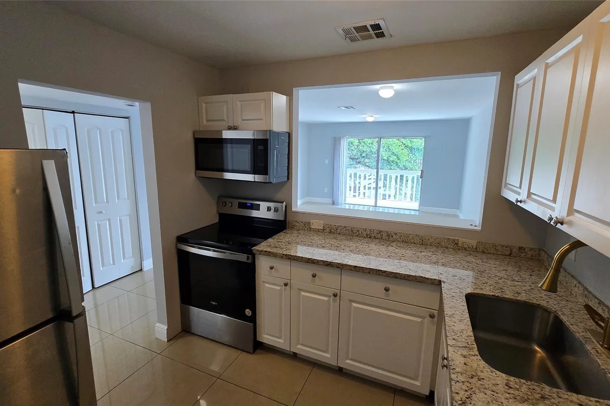 15201 NE 6th Ave #C307, Miami: photo 1 of 20