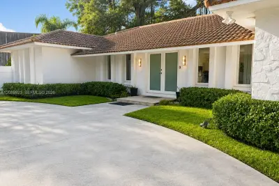 1835 NE 212th Ter, Miami: photo 1 of 39