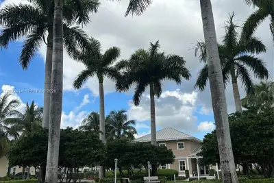 10735 NW 75th St, Doral: photo 1 of 17