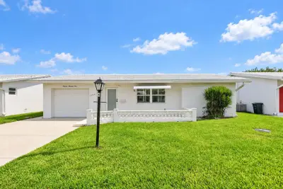 1304 SW 23rd St, Boynton Beach: photo 1 of 55