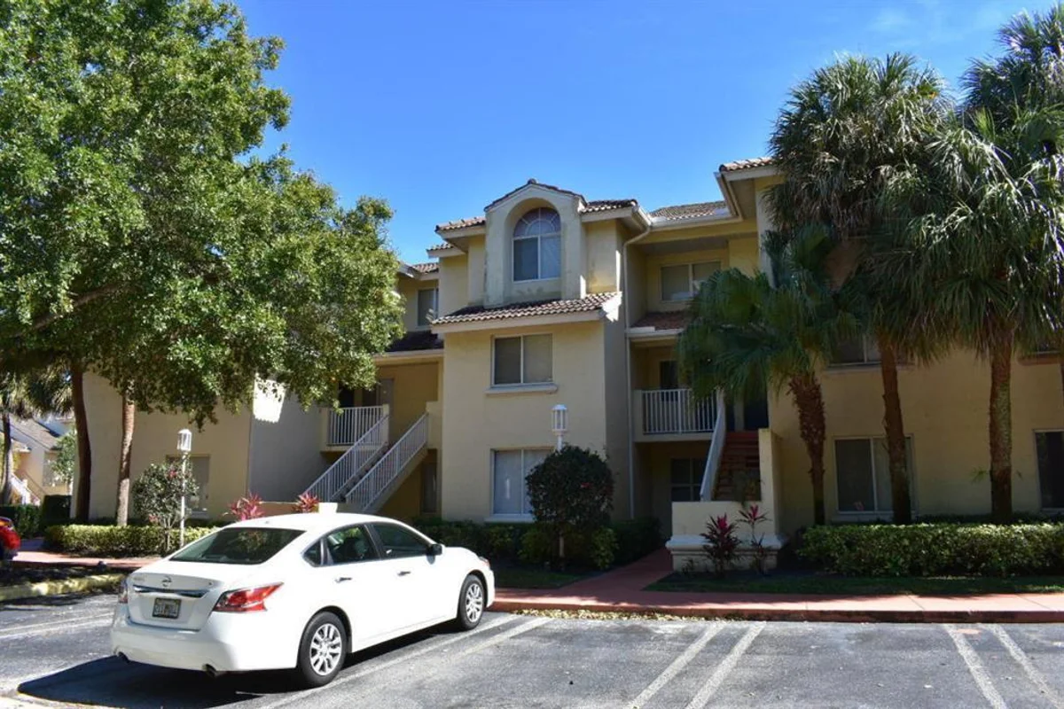 2104 Glenmoor Dr, West Palm Beach: photo 1 of 8