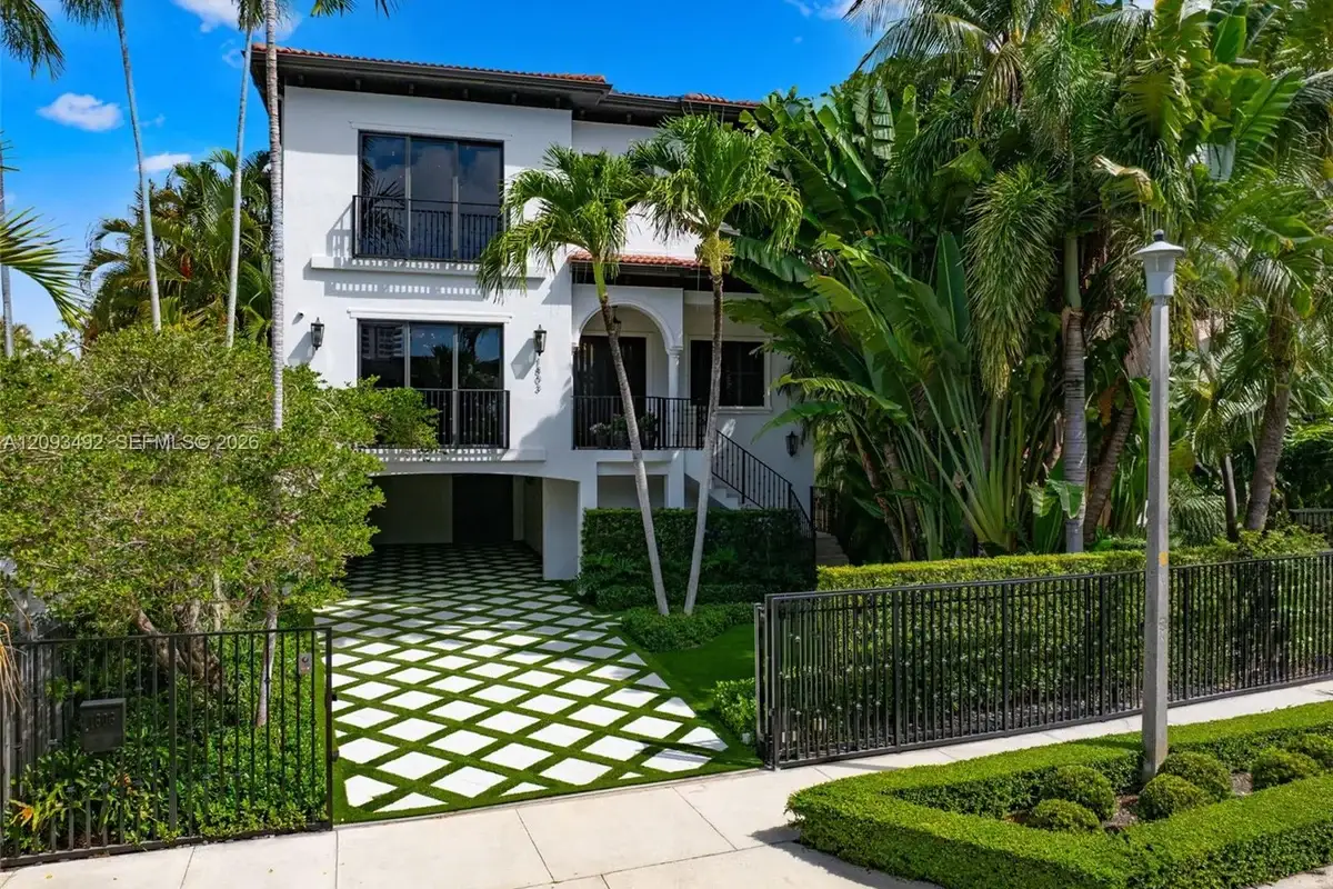 1803 S Bayshore Ln, Miami: photo 1 of 34