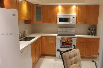 3980 Oaks Clubhouse Dr #110, Pompano Beach: photo 1 of 19