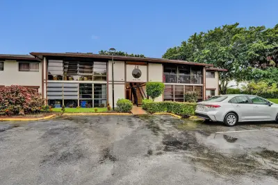 9414 S Belfort Cir #215, Tamarac: photo 1 of 24