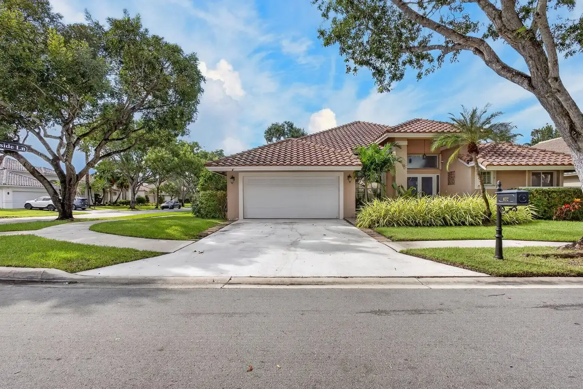 832 Waterview Dr, Weston: photo 1 of 57