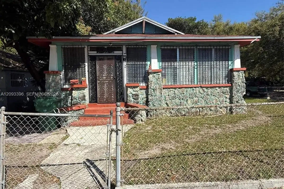 105 NW 58th St, Miami: photo 1 of 11