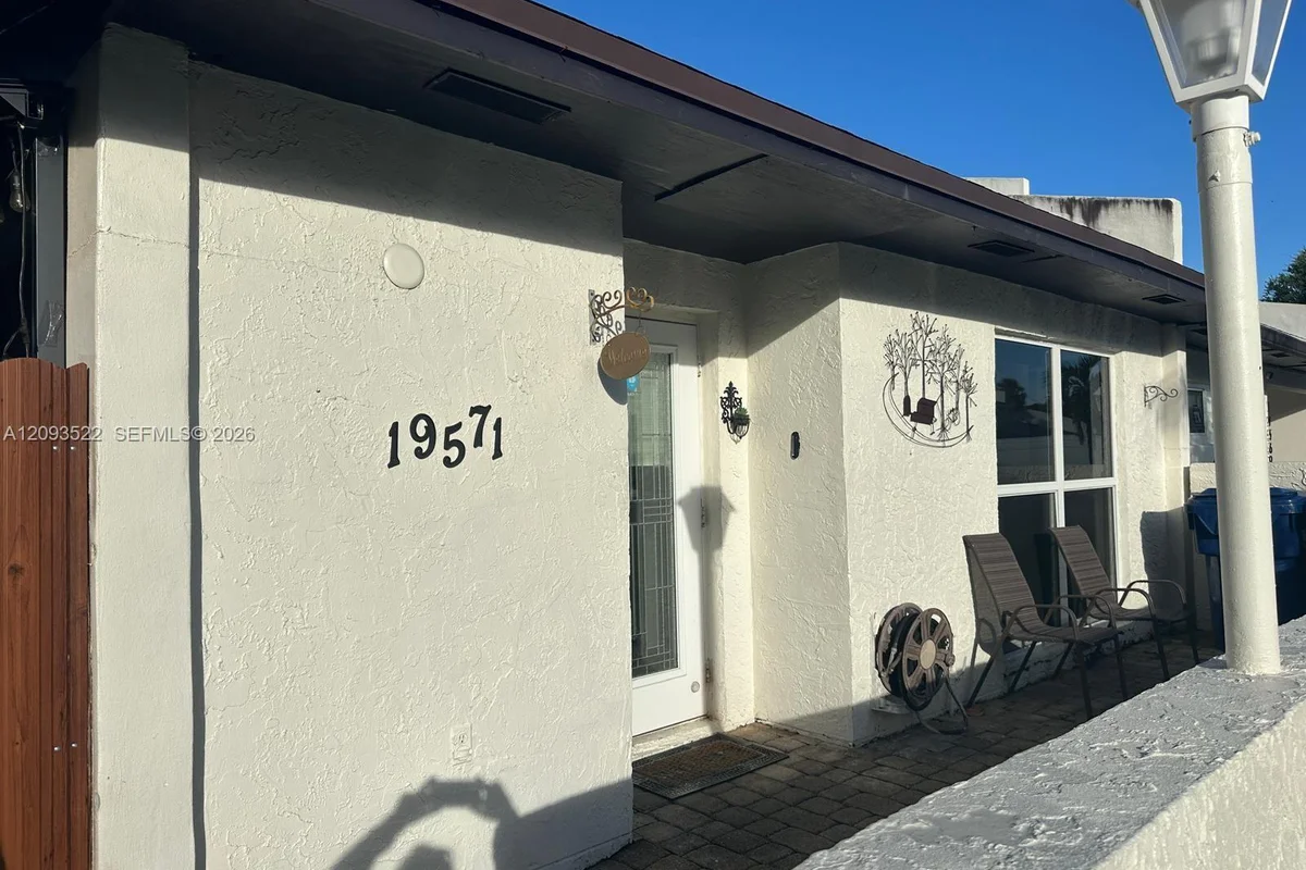 19571 NW 55th Cir Pl #5, Miami Gardens: photo 1 of 6