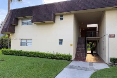 9100 SW 137th Ter #3-3, Miami: photo 1 of 8