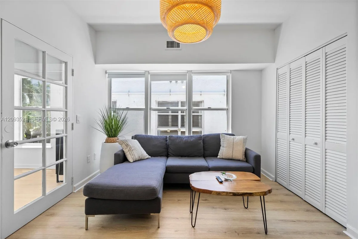 227 1st St #6, Miami Beach: photo 1 of 19