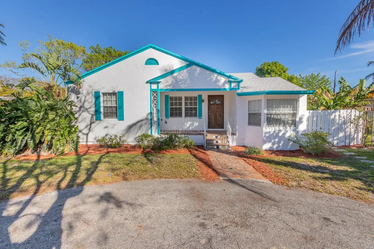 823 SE 3rd Ave, Delray Beach: photo 1 of 14
