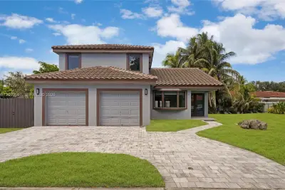 8745 NW 150th Ter, Miami Lakes: photo 1 of 46
