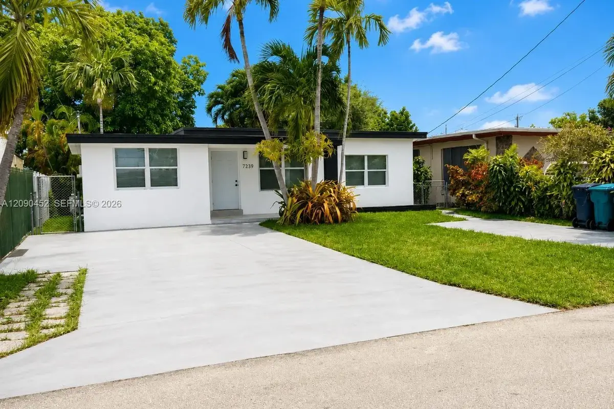 7239 NW 3rd St, Miami: photo 1 of 43