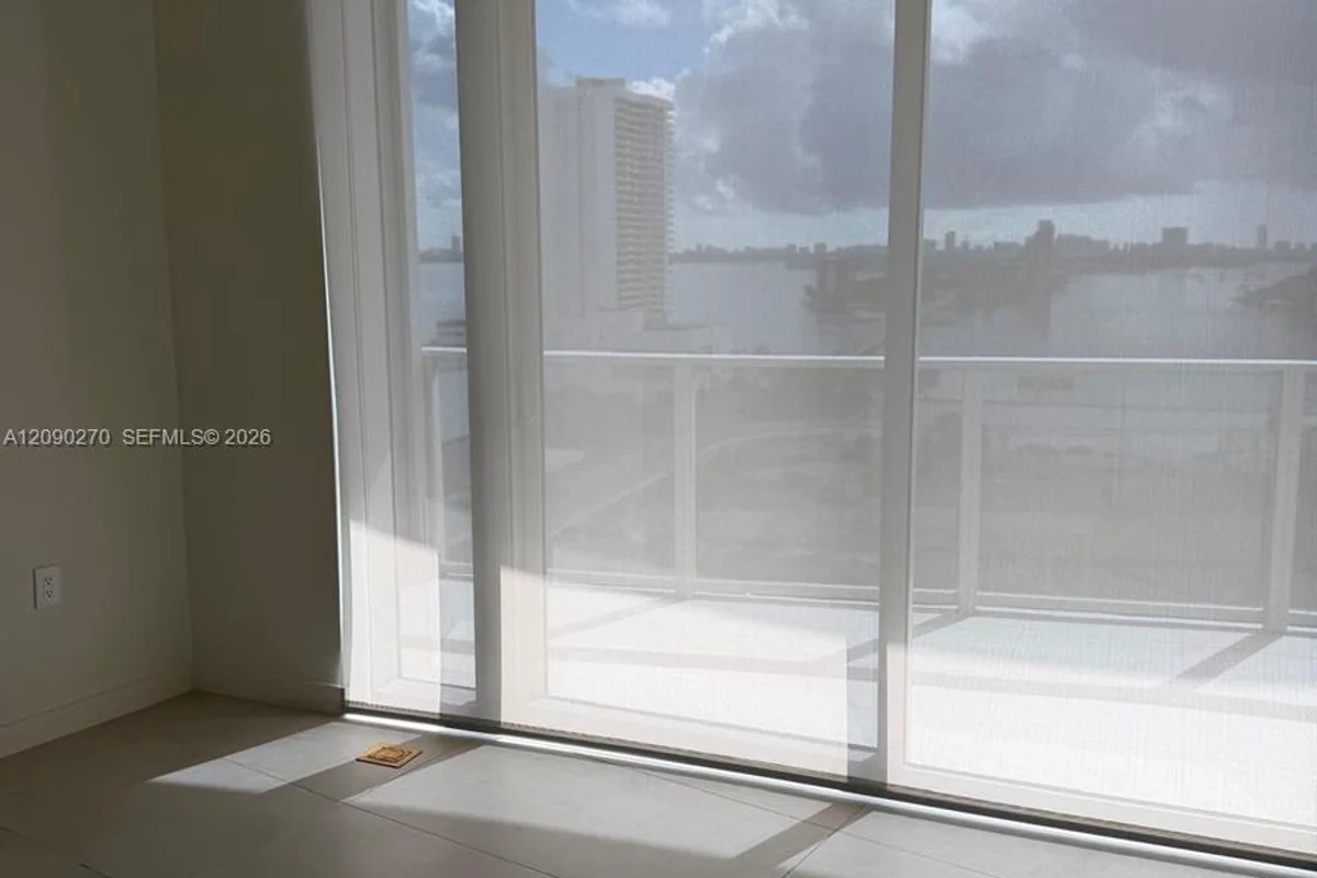 1400 Biscayne Blvd #1405, Miami: photo 1 of 24
