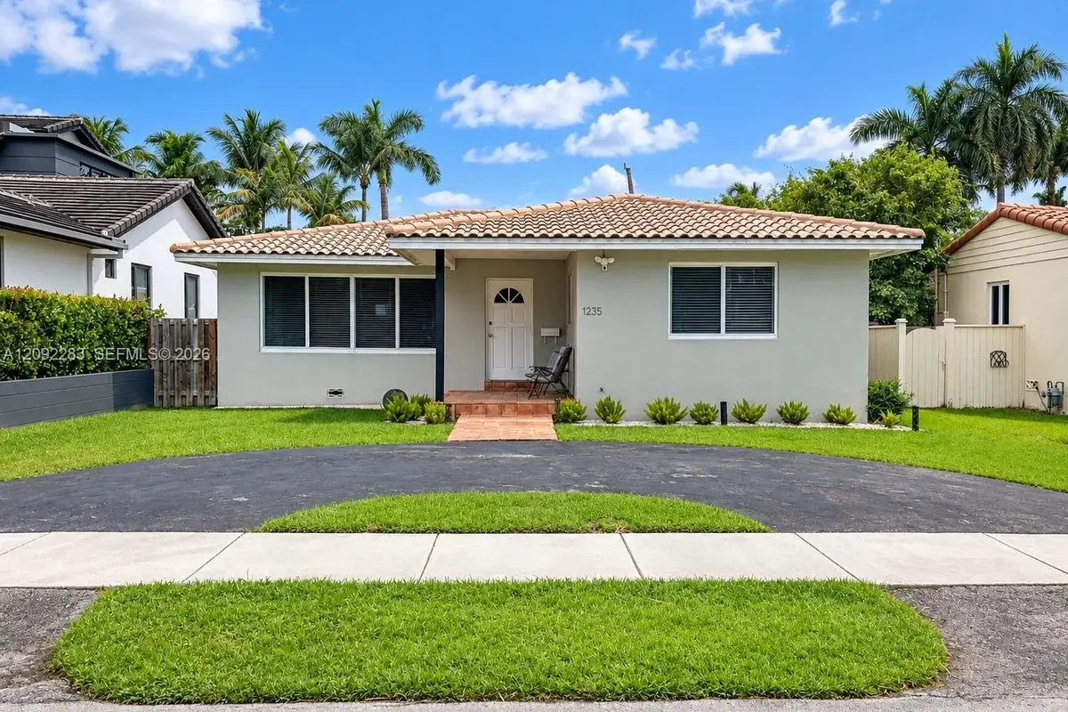 1235 Pierce St, Hollywood: photo 1 of 20