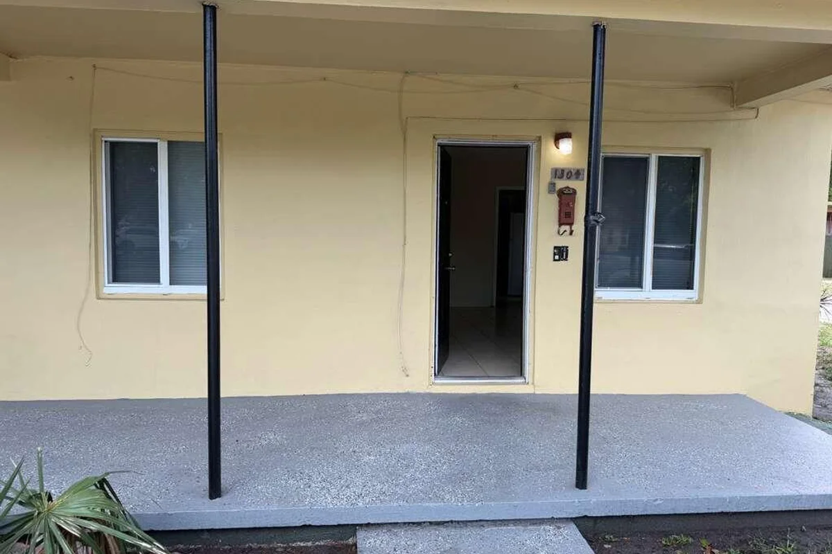 1304 NW 4th St, Fort Lauderdale: photo 1 of 8