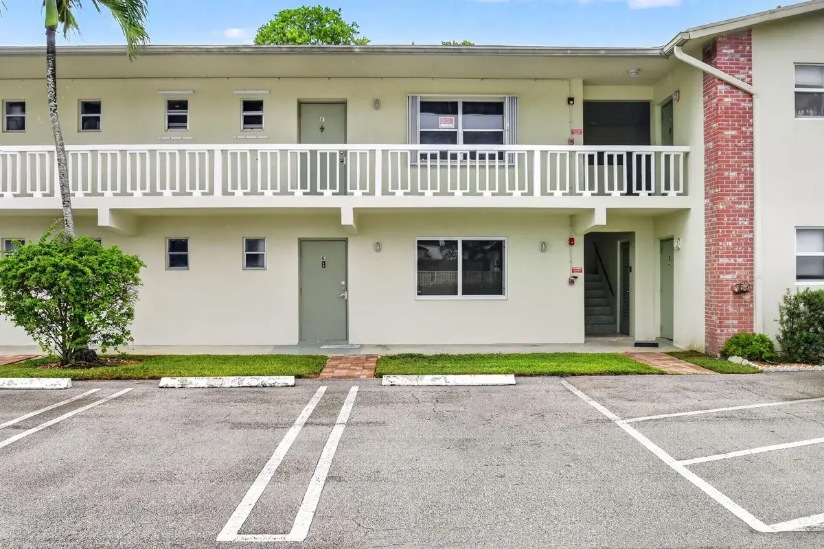 658 NE 6th Ct #E, Boynton Beach: photo 1 of 47
