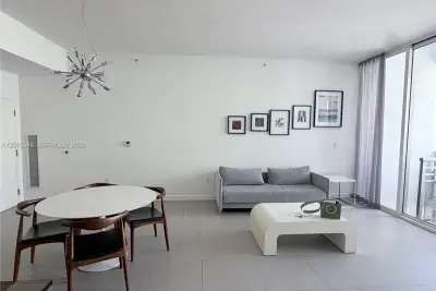 2100 Park Ave, Miami Beach: photo 1 of 10