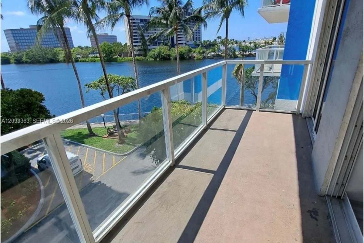 5085 NW 7th St #403, Miami: photo 1 of 23