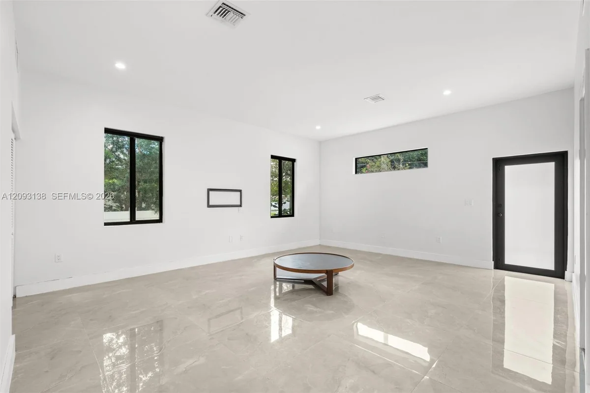 808 NW 5th Ter, Hallandale Beach: photo 1 of 29