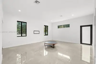 808 NW 5th Ter, Hallandale Beach: photo 1 of 29