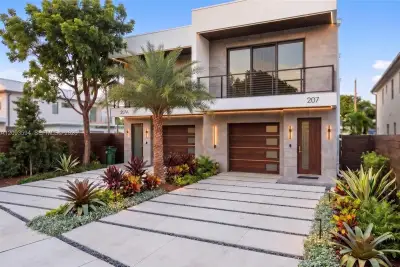 205 NE 17th Ave, Fort Lauderdale: photo 1 of 3
