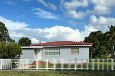 12955 NW 13th Ave, North Miami: photo 1 of 22