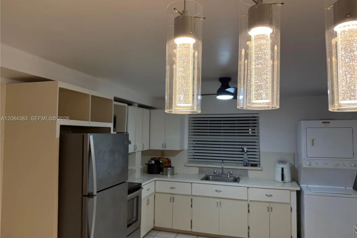 Apartment in Hialeah: photo 1 of 2