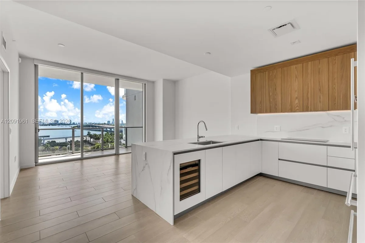 Condo in Miami: photo 1 of 53
