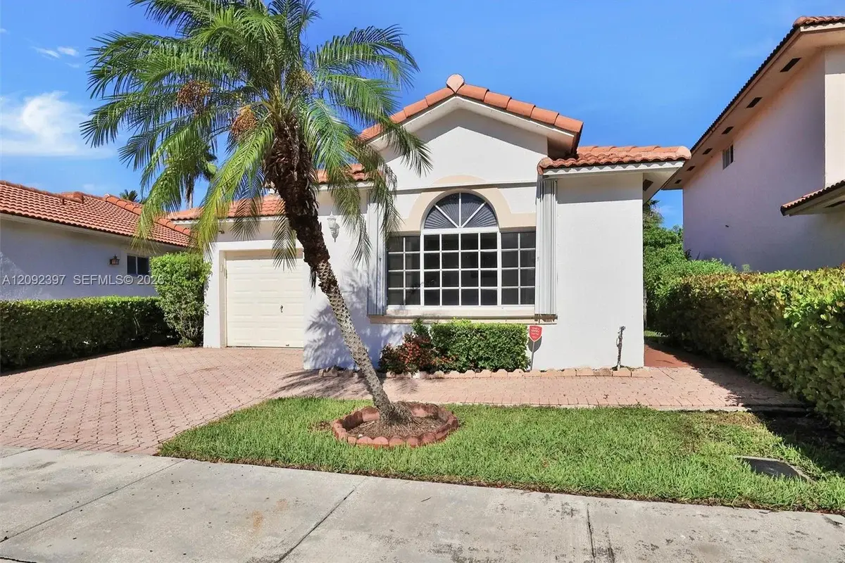 127 Danielle Ct, Weston: photo 1 of 48