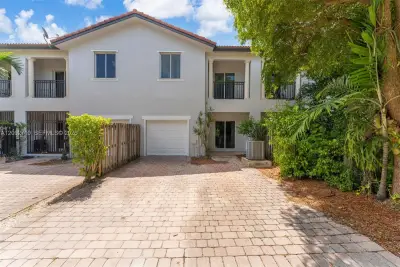 11245 SW 231st Ln, Miami: photo 1 of 19