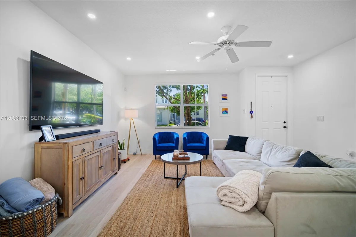317 SW 13th Ter, Fort Lauderdale: photo 1 of 28