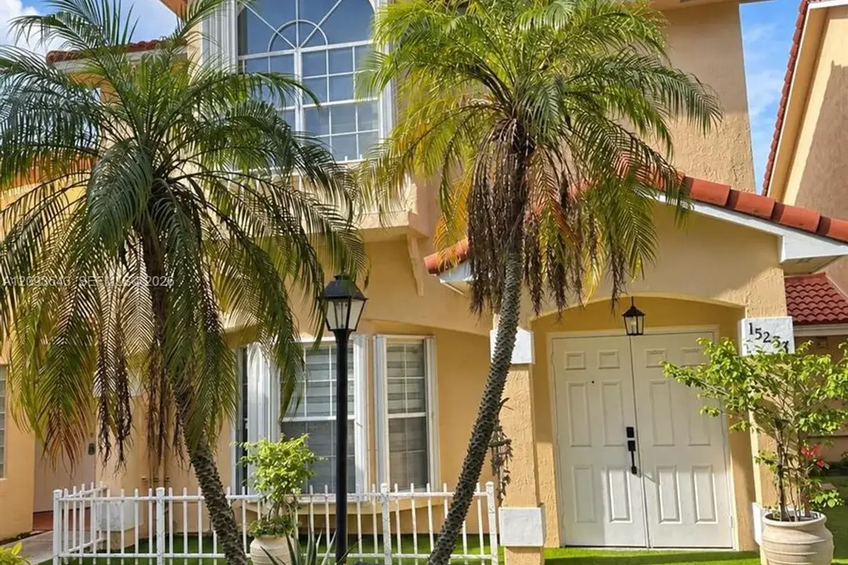 15257 SW 111th St, Miami: photo 1 of 13
