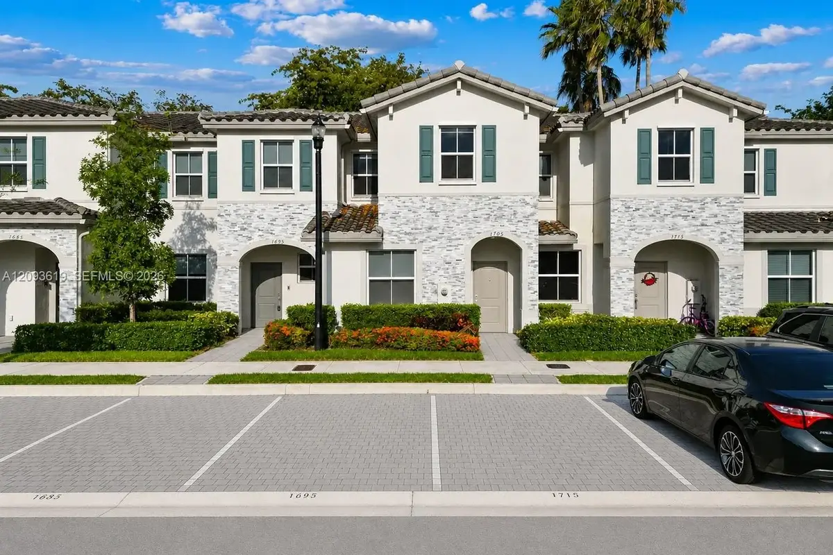 1705 SE 27th Rd, Homestead: photo 1 of 34
